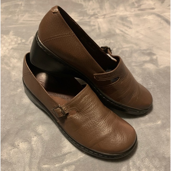 ❤️CLARKS LADIES SIZE 9M BROWN LEATHER SHOES ARE COMFY AND LOOK BRAND NEW!❤️ - Picture 8 of 10